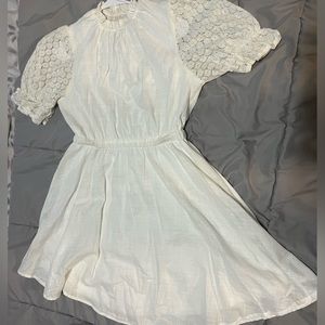White lace puff sleeve dress🤍